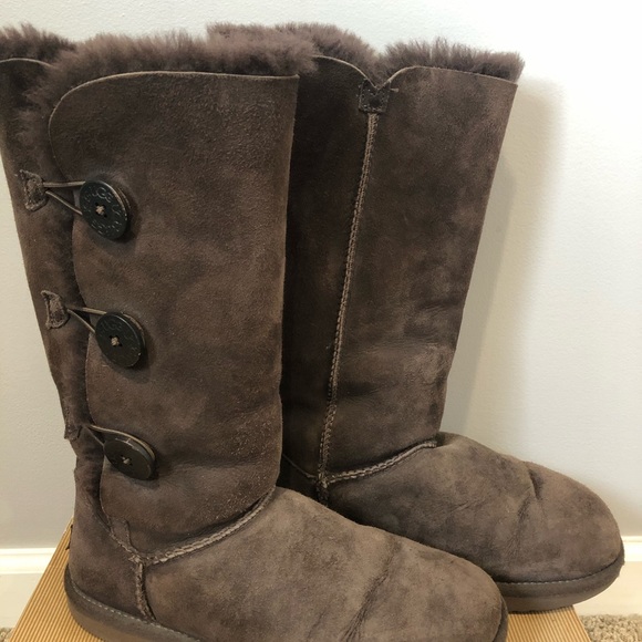 UGG Bailey button triplet, size 8. - Picture 2 of 7